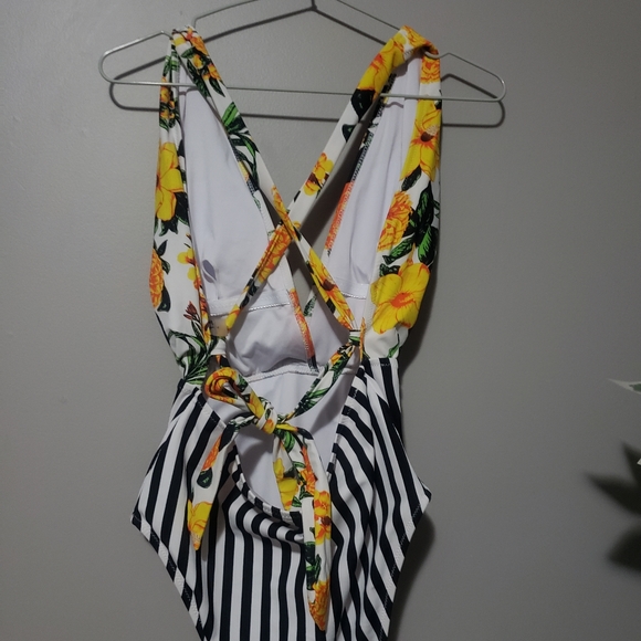 Bathing suit - Picture 2 of 2